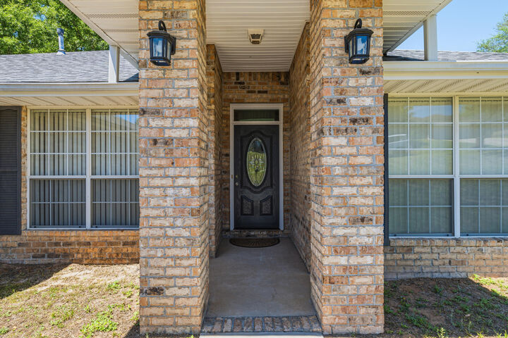 Property Photo:  5409 Josh Drive  FL 32536 
