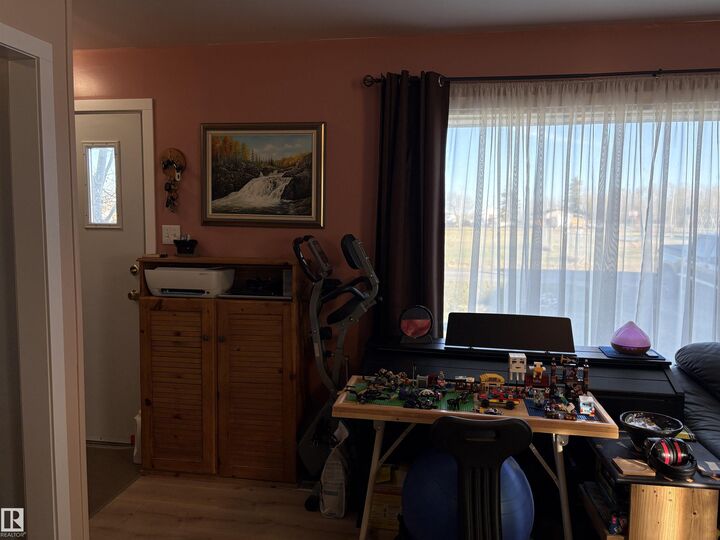 Property Photo:  410 Main St  AB T8R 0J8 