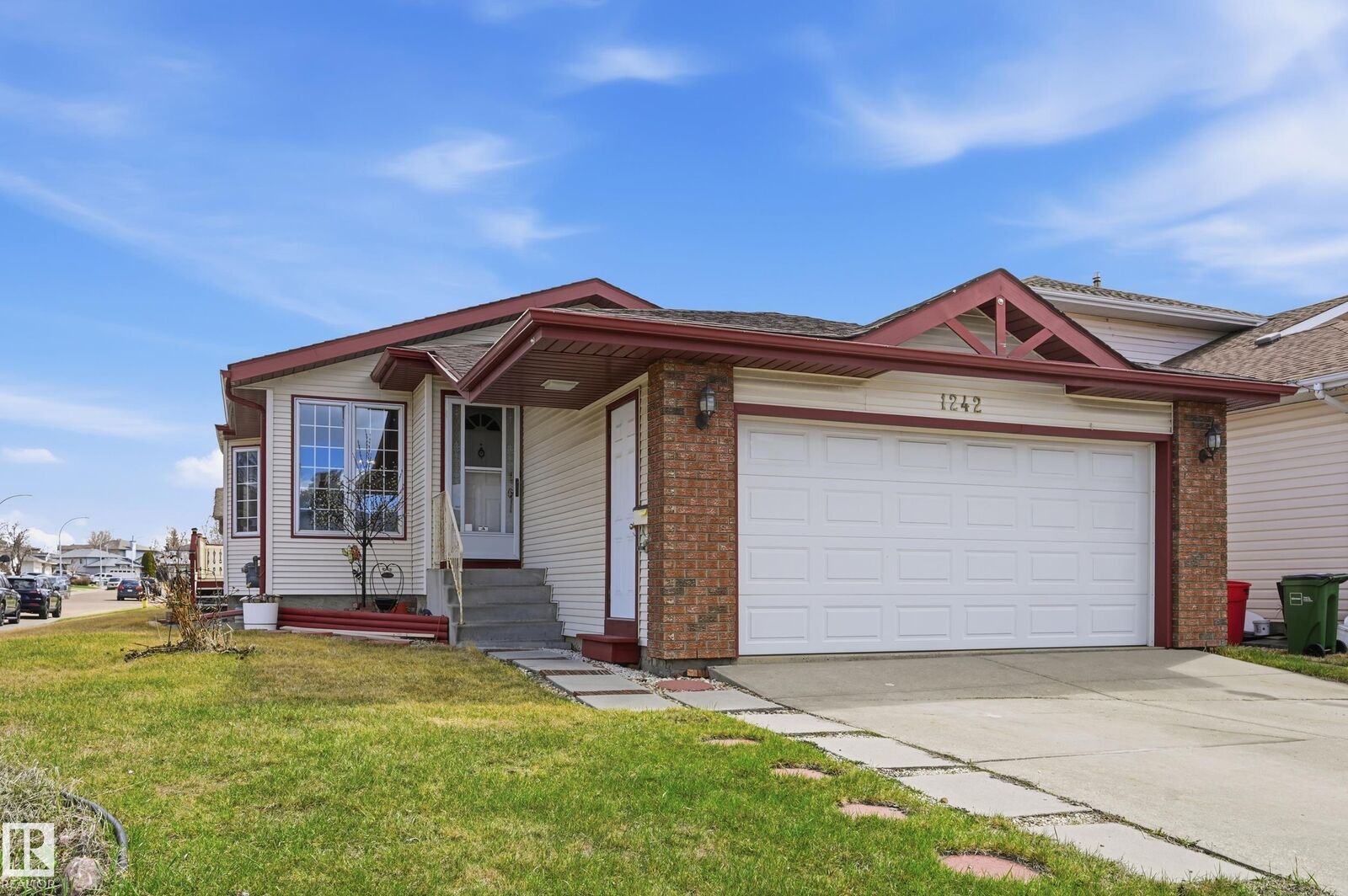 Property Photo:  1242 Joyce Crescent NW  AB T6L 6V3 