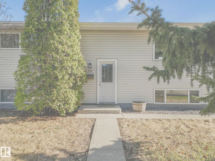 Property Photo:  32 Manor Drive  AB T7X 2G8 