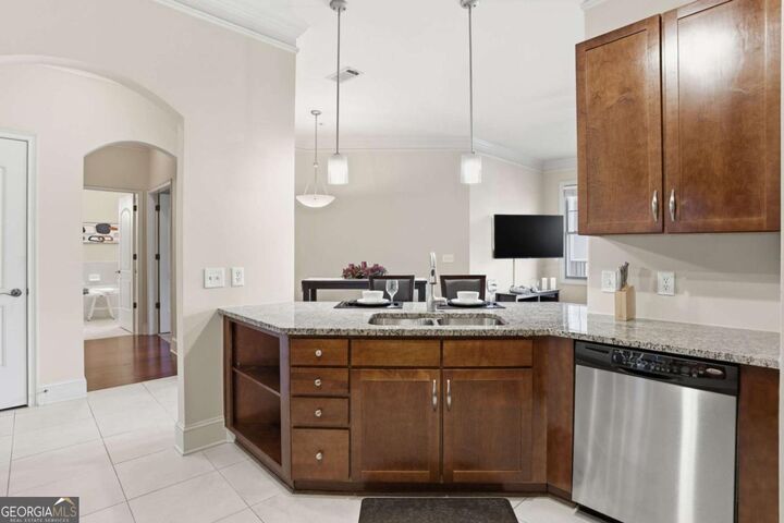Property Photo: 3621 Vinings Slope SE 2425 GA 30339