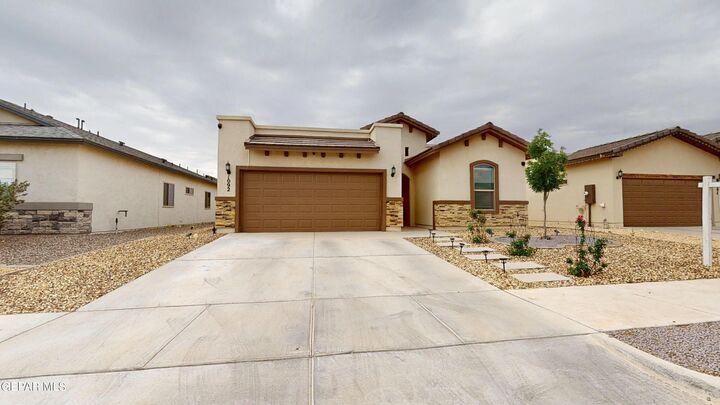 Property Photo: 1092 Nickel Hill Avenue NM 88008