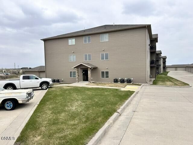 Property Photo:  1405 Sharloh Loop 1  ND 58501 