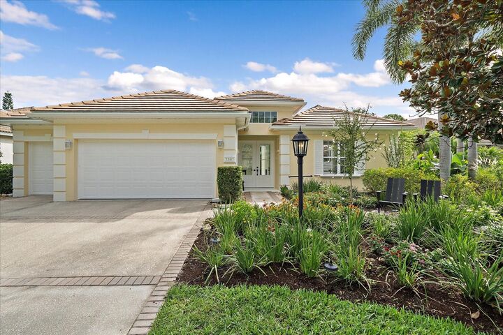 Property Photo:  7507 Ascot Court  FL 34201 