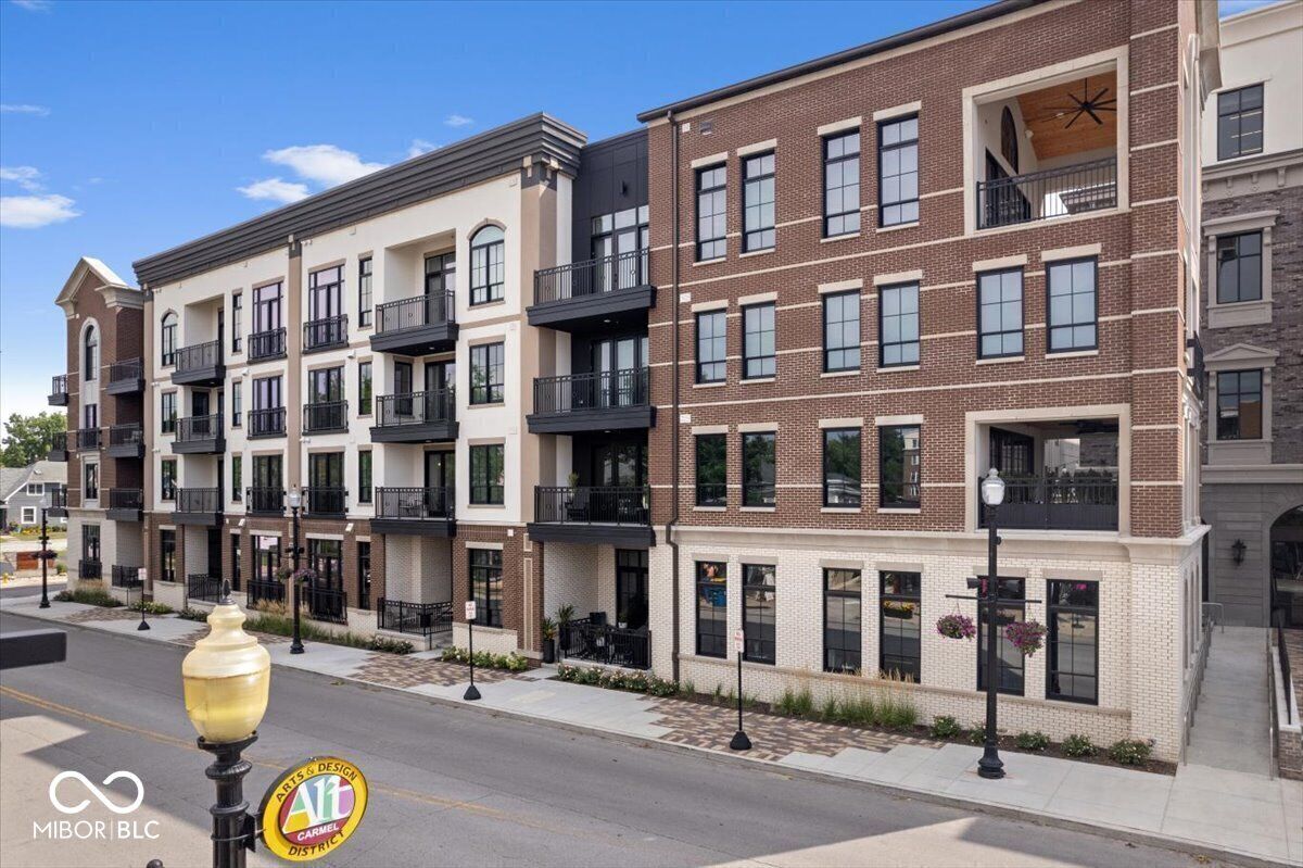Property Photo:  41 N Rangeline Road Unit 3  IN 46032 
