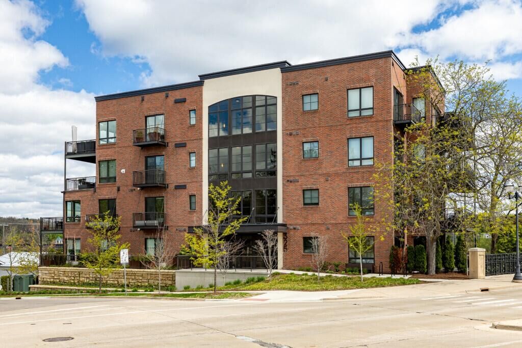 Property Photo:  325 E Summit Street  MI 48104 