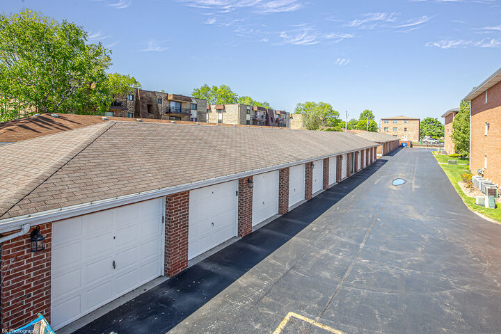 Property Photo:  5031 Circle Drive 207  IL 60418 