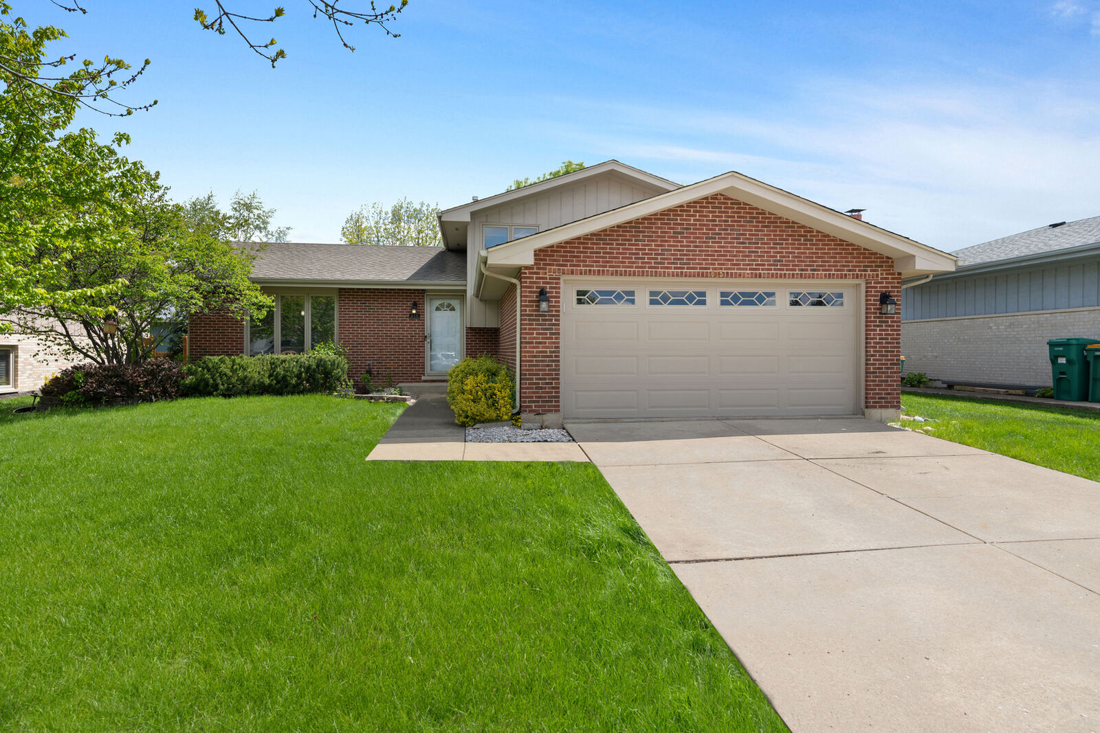 Property Photo:  615 Driftwood Avenue  IL 60446 