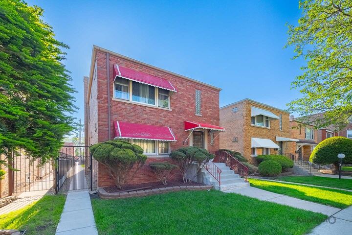 Property Photo:  8725 S Harper Avenue 2  IL 60619 