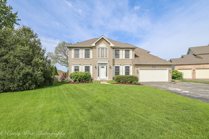 Property Photo:  1213 Paddock Court  IL 60502 