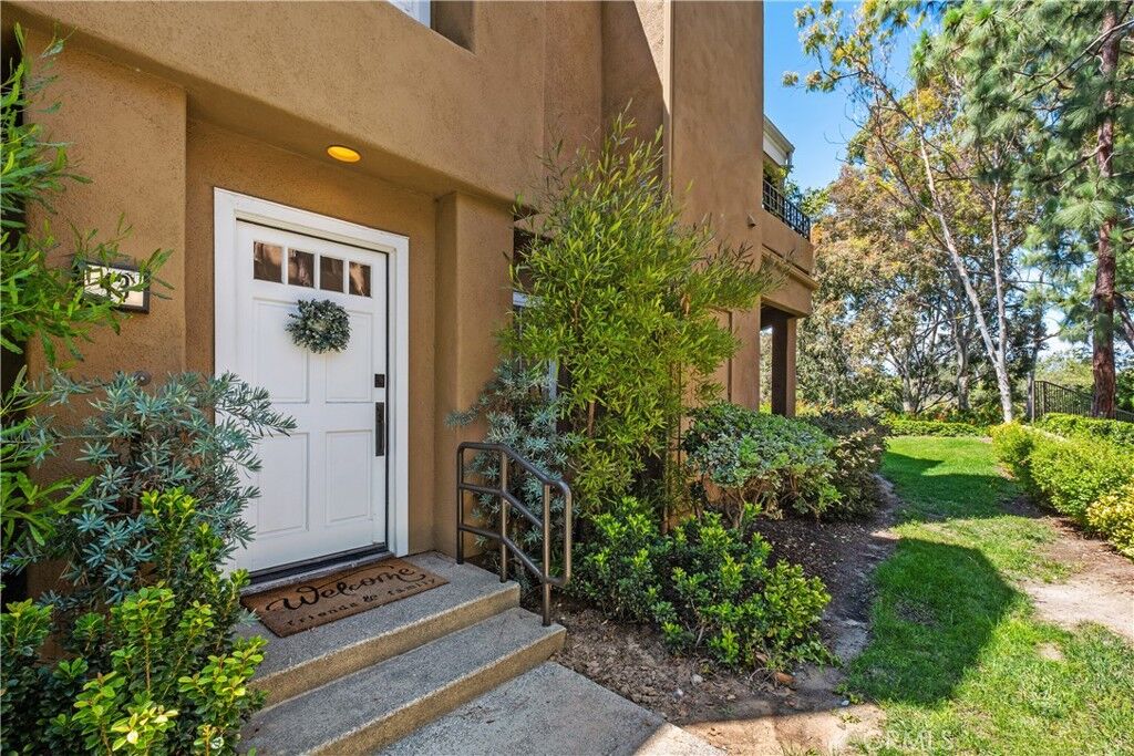 Property Photo:  43 Auburn Aisle 100  CA 92612 