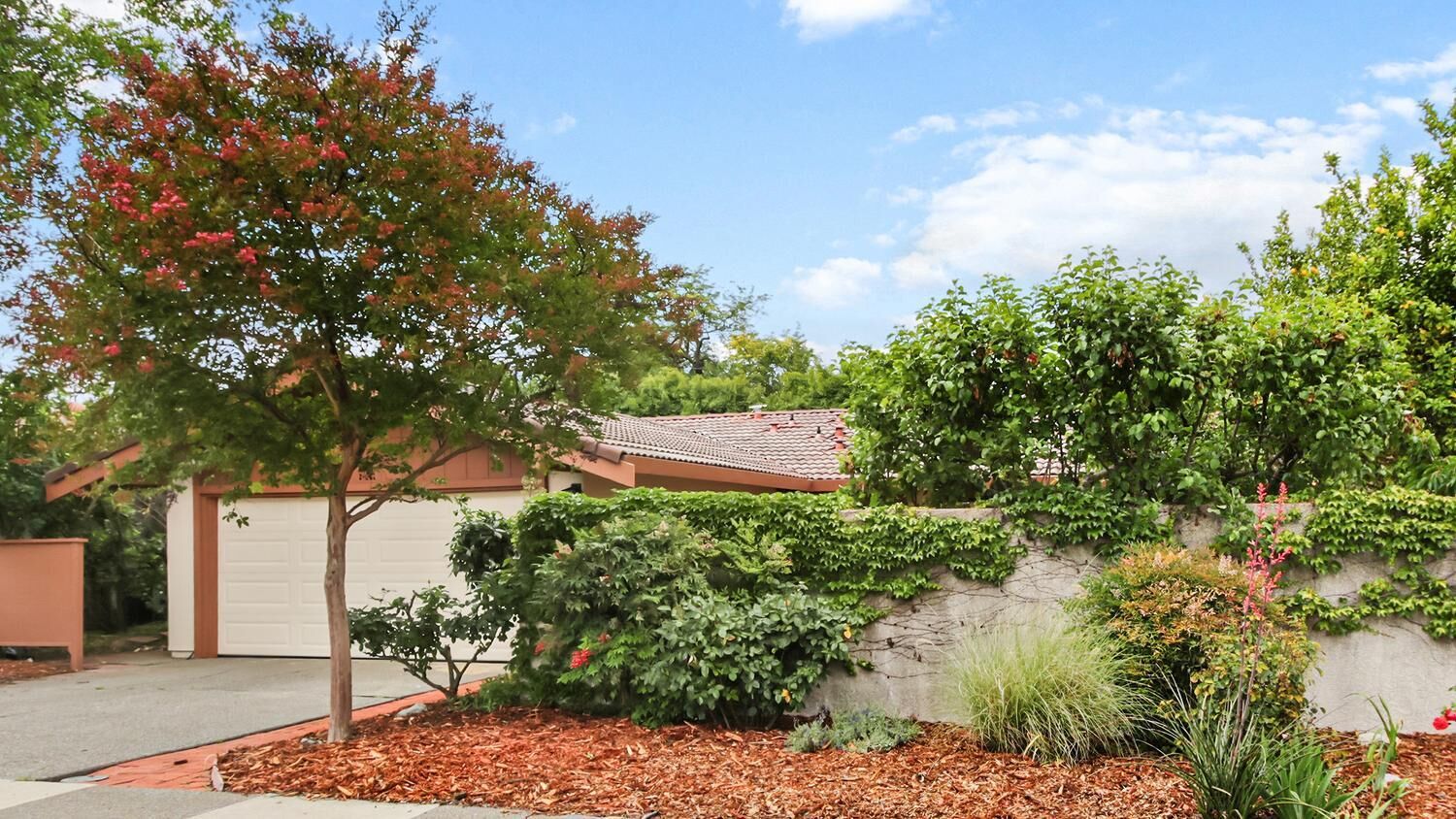 Property Photo:  2401 Evenstar Lane  CA 95616 