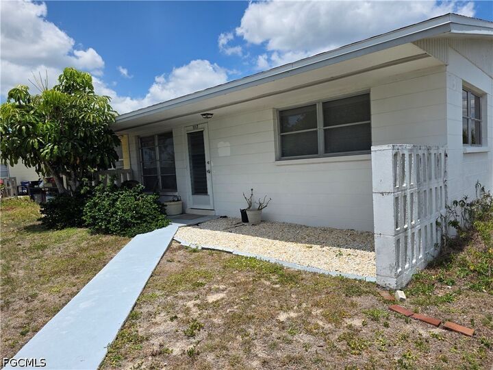 Property Photo:  1117 Vineyard Street  FL 33936 