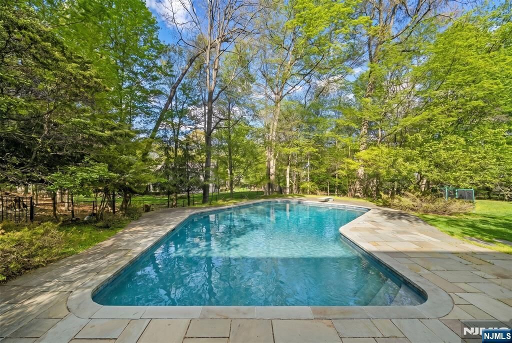 Property Photo:  639 Pawnee Lane  NJ 07417 