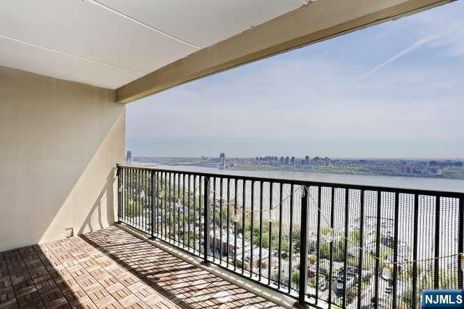 Property Photo:  6 Horizon 2405  NJ 07024 