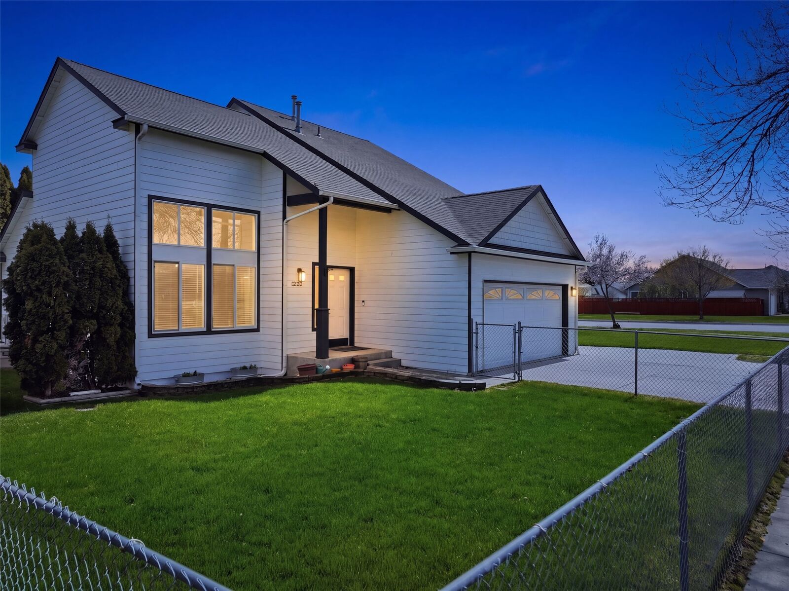 Property Photo:  2800 Fleet Street  MT 59808 