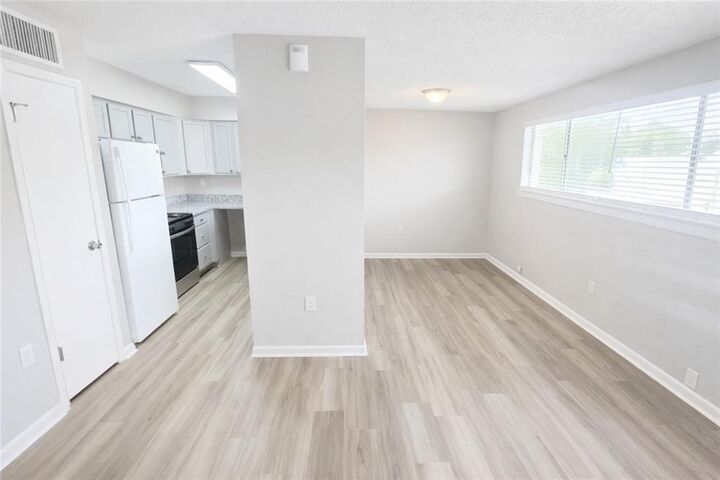 Property Photo:  106 E 3rd Street 23  LA 70037 