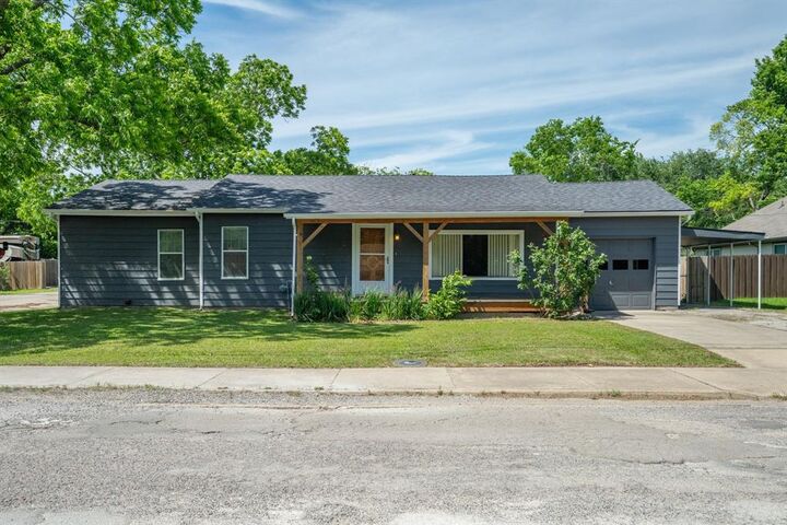 Property Photo: 506 Pendleton Street TX 75442