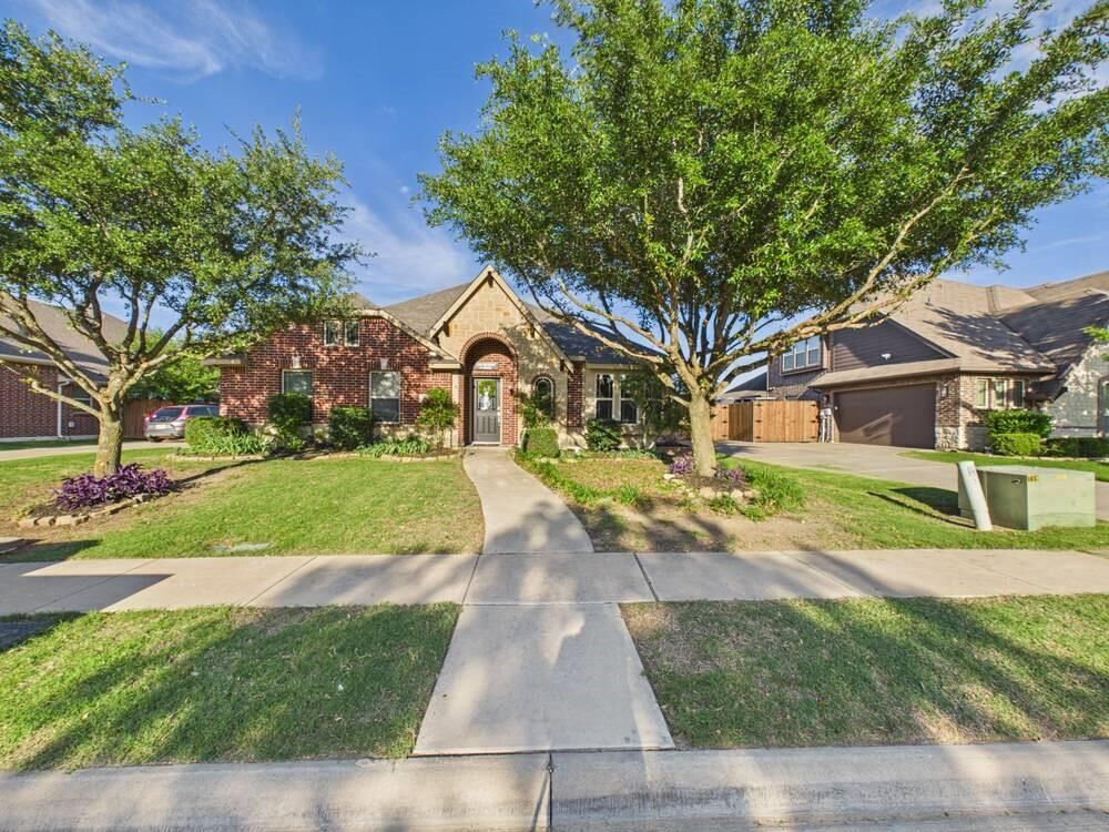 Property Photo:  742 Mill Pond Drive  TX 76065 