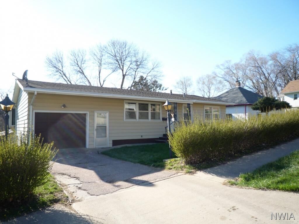Property Photo:  1715 S Rustin  IA 51106 
