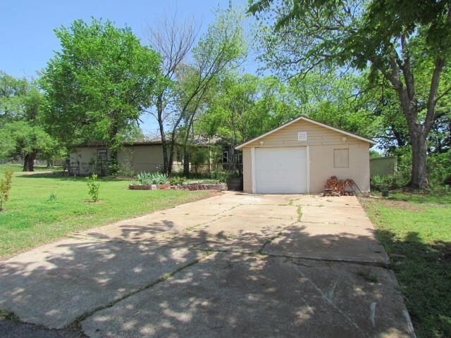 Property Photo:  1801 E E University Avenue  OK 73044 