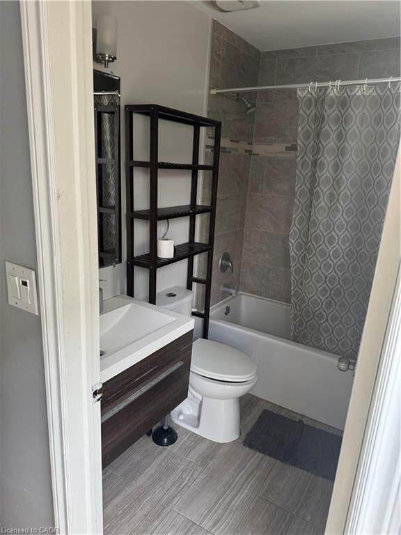 Property Photo:  61 Waterloo Drive 61  ON N2H 3V1 