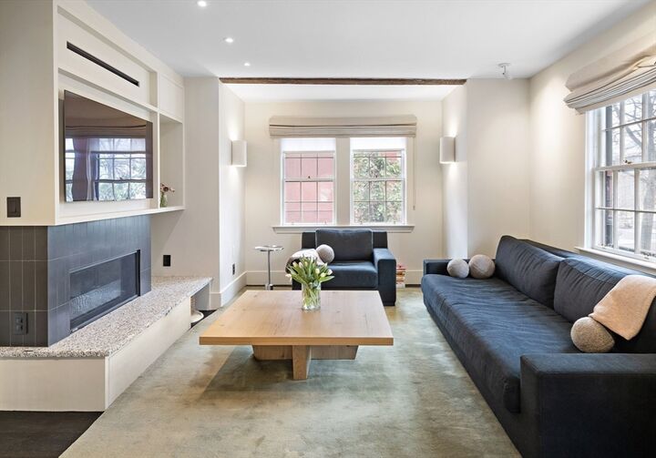 Property Photo:  25 Harvard Square  MA 02129 