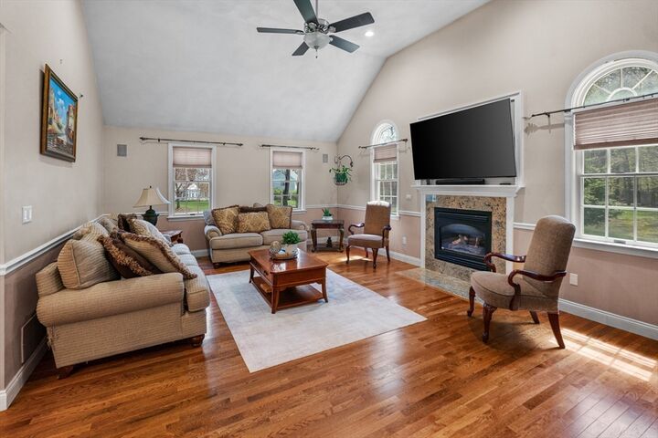 Property Photo:  10 Gates Farm Circle  MA 01832 