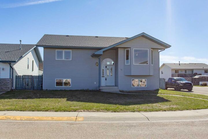 Property Photo:  57 Spring Close  AB T0M 0J0 