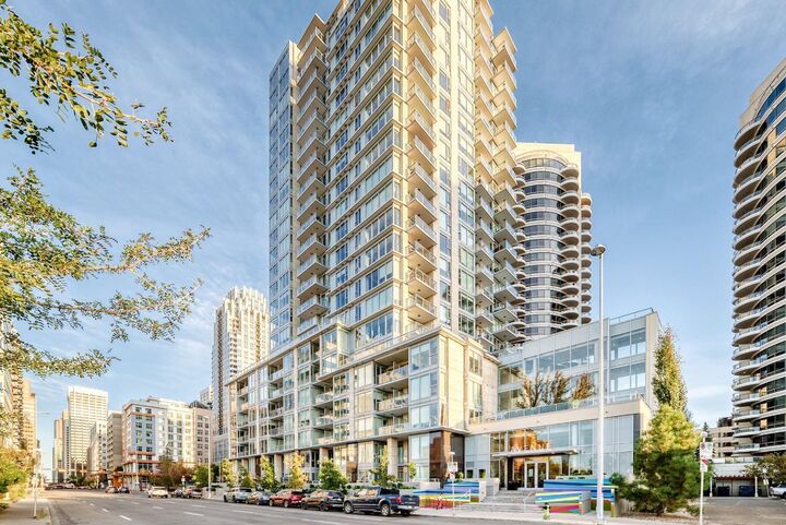 Property Photo:  1025 5 Avenue SW 1004  AB T2P 1N4 
