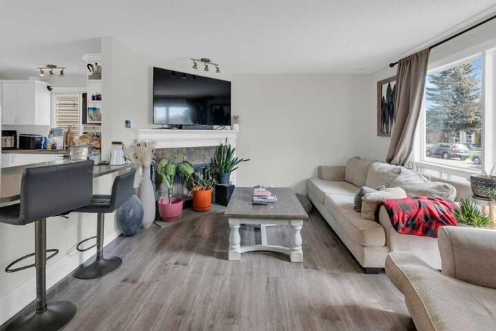 Property Photo:  171 Erin Mount Place SE  AB T2B 2T3 