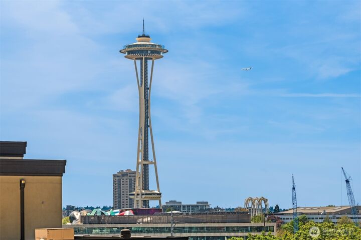 Property Photo:  1000  Aurora Avenue N 609  WA 98109 