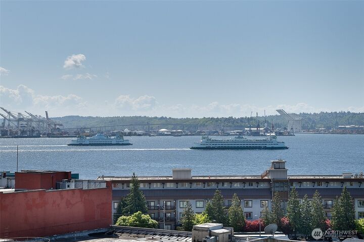 Property Photo:  2607  Western Avenue 552  WA 98121 