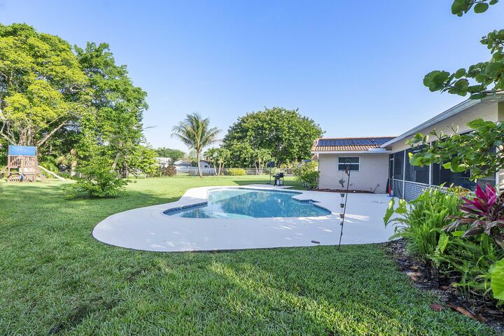 Property Photo:  4020 NW 113th Avenue  FL 33065 