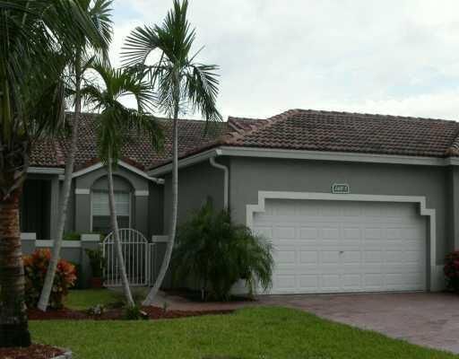 Property Photo:  2401 E Aragon Boulevard 5  FL 33313 