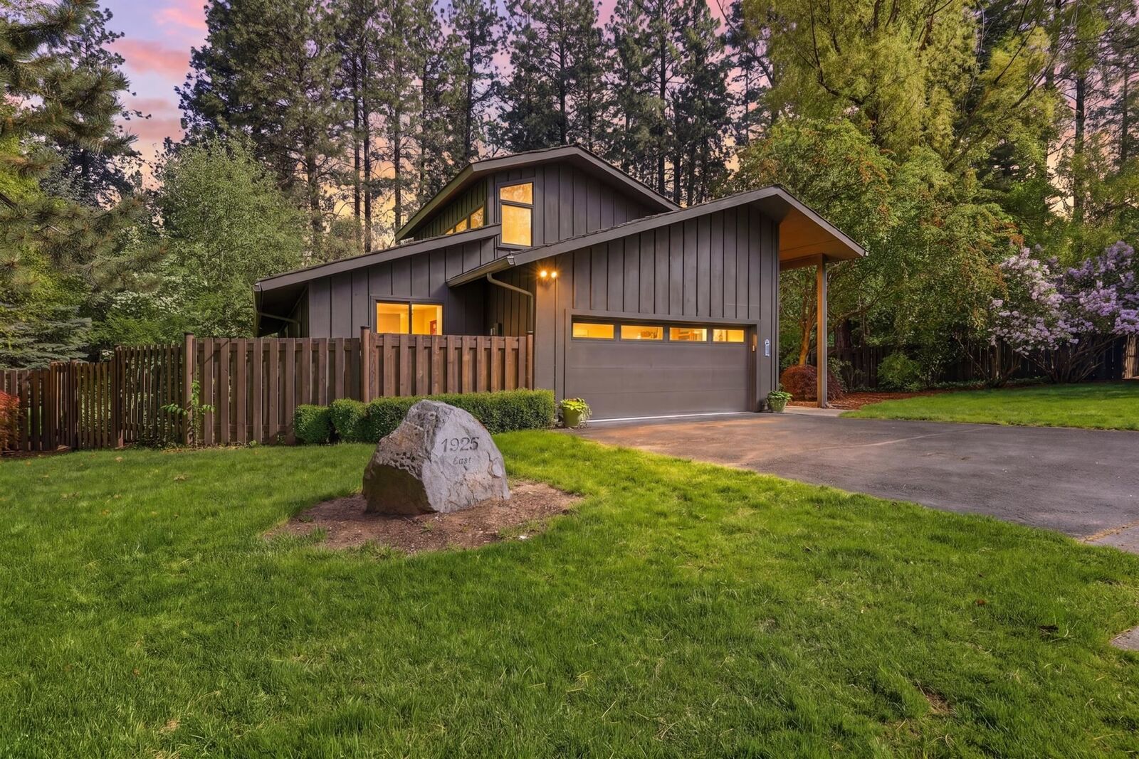 Property Photo:  1925 E Rockwood Blvd  WA 99203 