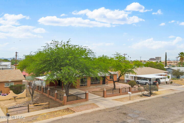 Property Photo:  912 S Jefferson Avenue  AZ 85711 