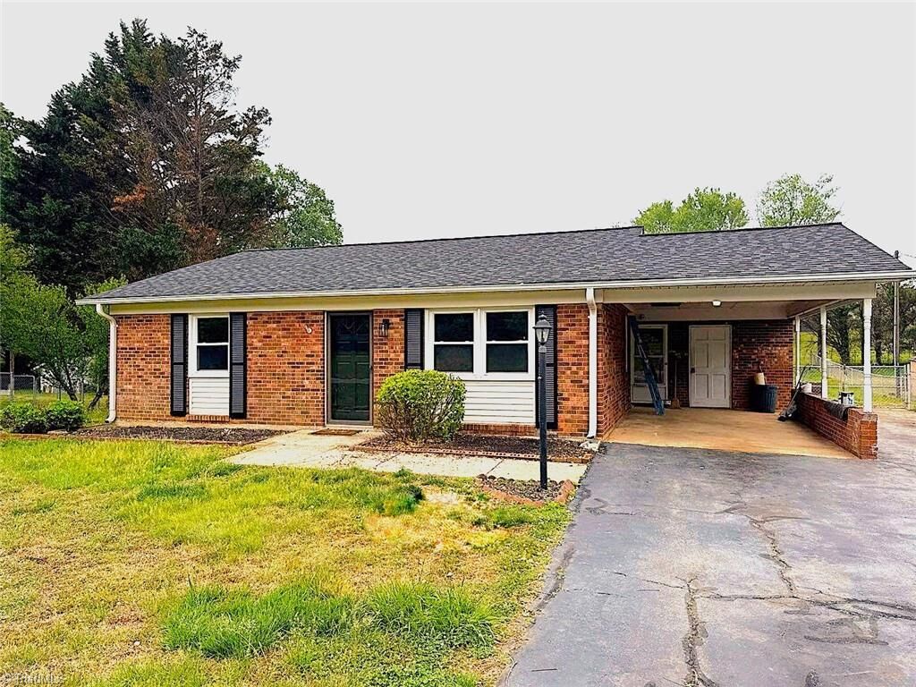 Property Photo:  1285 Meadowbrook Drive  NC 27021 