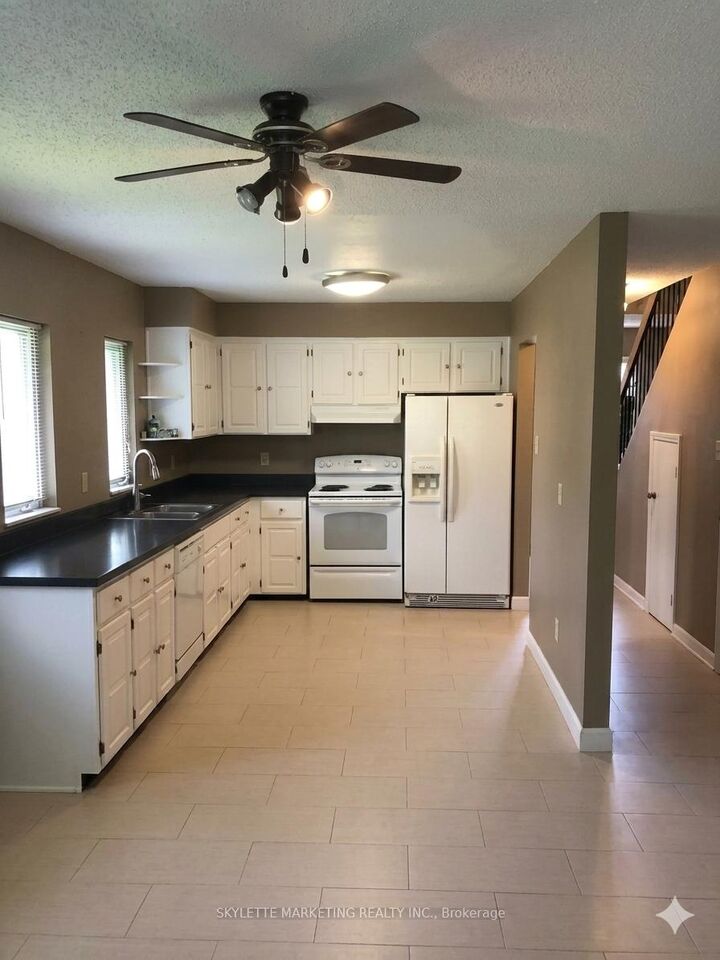 Property Photo: 2 Paradise Boulevard 24 ON L0K 1B0