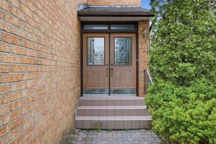 Property Photo: 691 York Hill Boulevard ON L4J 5G4