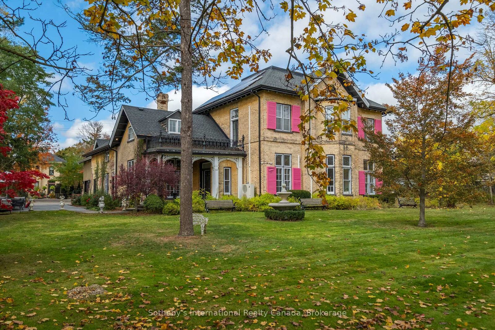 Property Photo: 194 Grand River Street N ON N3L 2N3