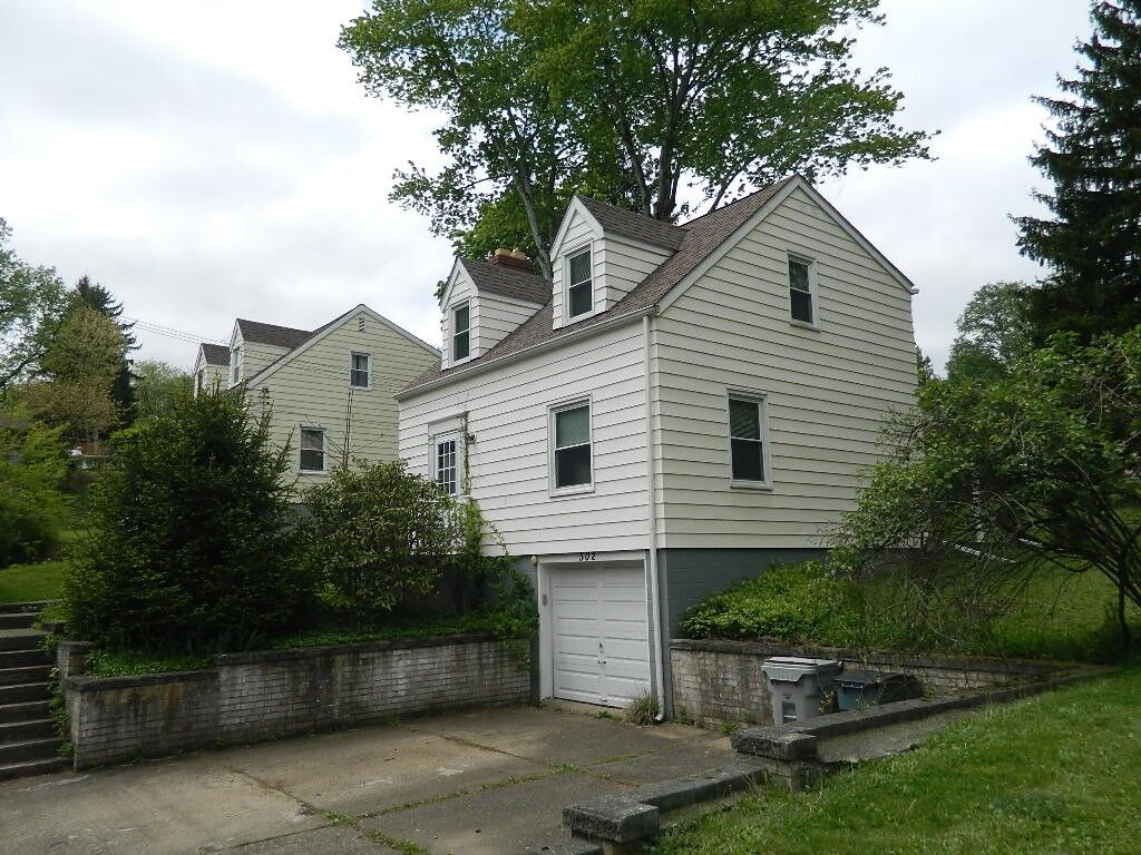 Property Photo:  502 Vilsack Rd  PA 15116 