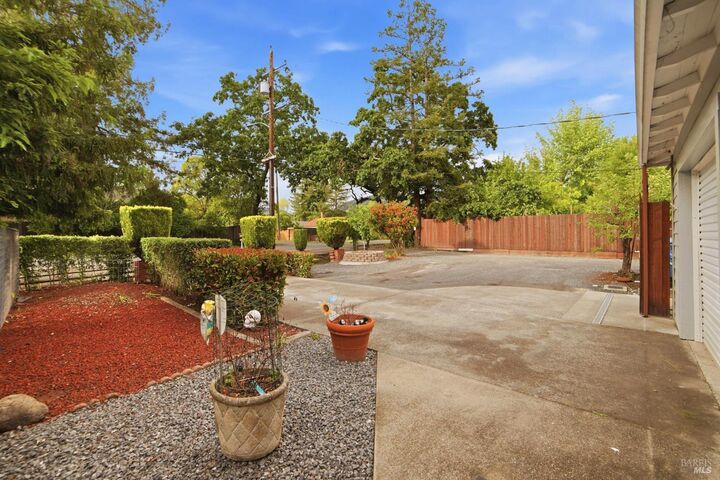 Property Photo:  464 Benjamins Road  CA 95409 