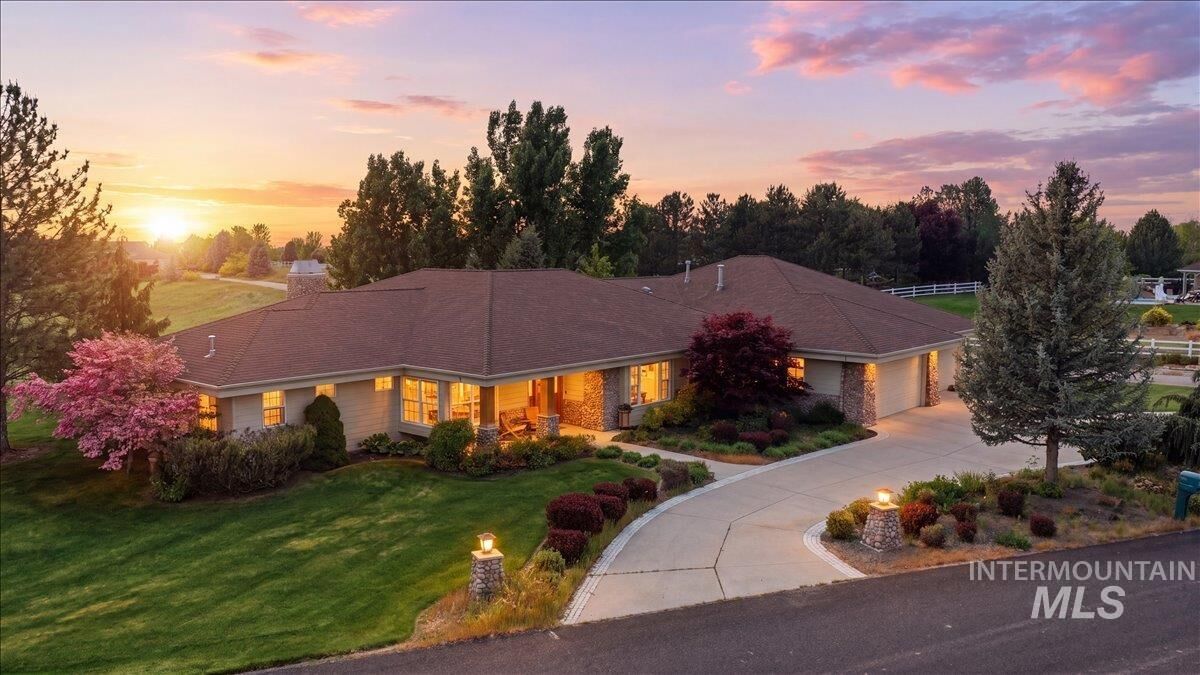 Property Photo:  9547 W Golden View Dr  ID 83669 