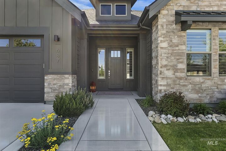 Property Photo:  687 S Short Ln  ID 83616-4103 