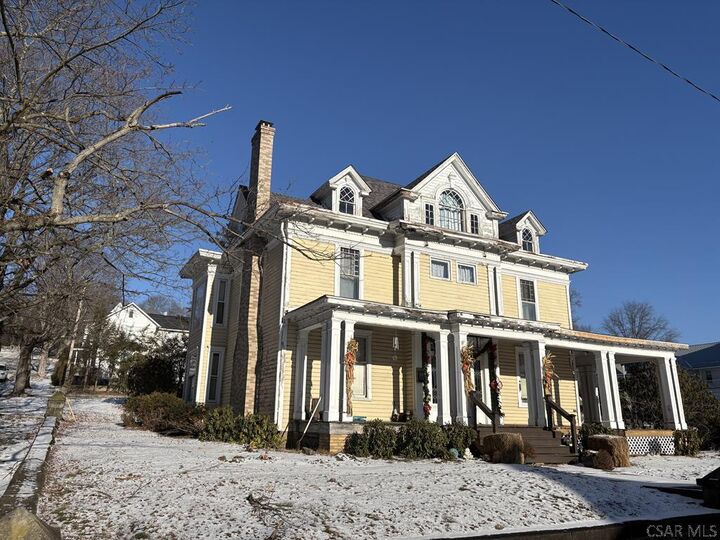 Property Photo:  1401 Somerset Avenue  PA 15963 