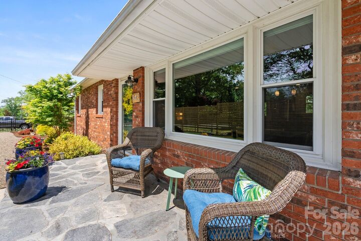 Property Photo:  343 Oakview Park Road  NC 28803 
