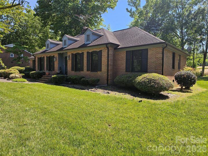 Property Photo:  1108 Oak Hill Drive  NC 28112 