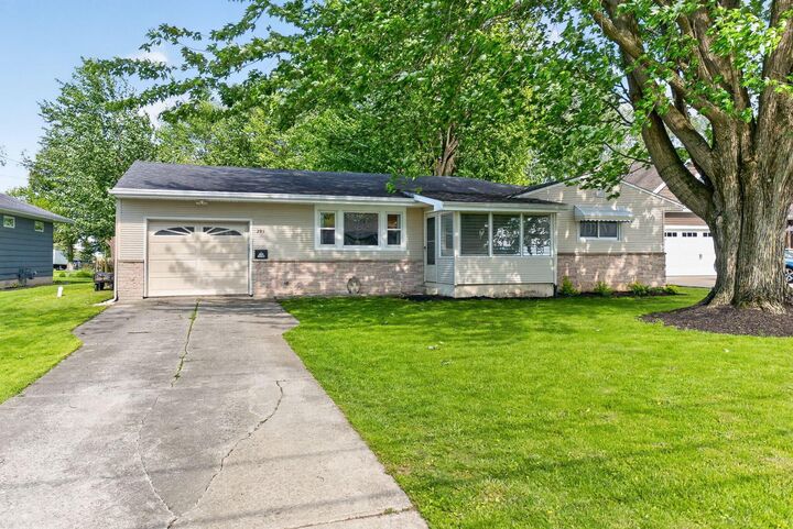 Property Photo:  295 S Franklin Street  OH 43344 