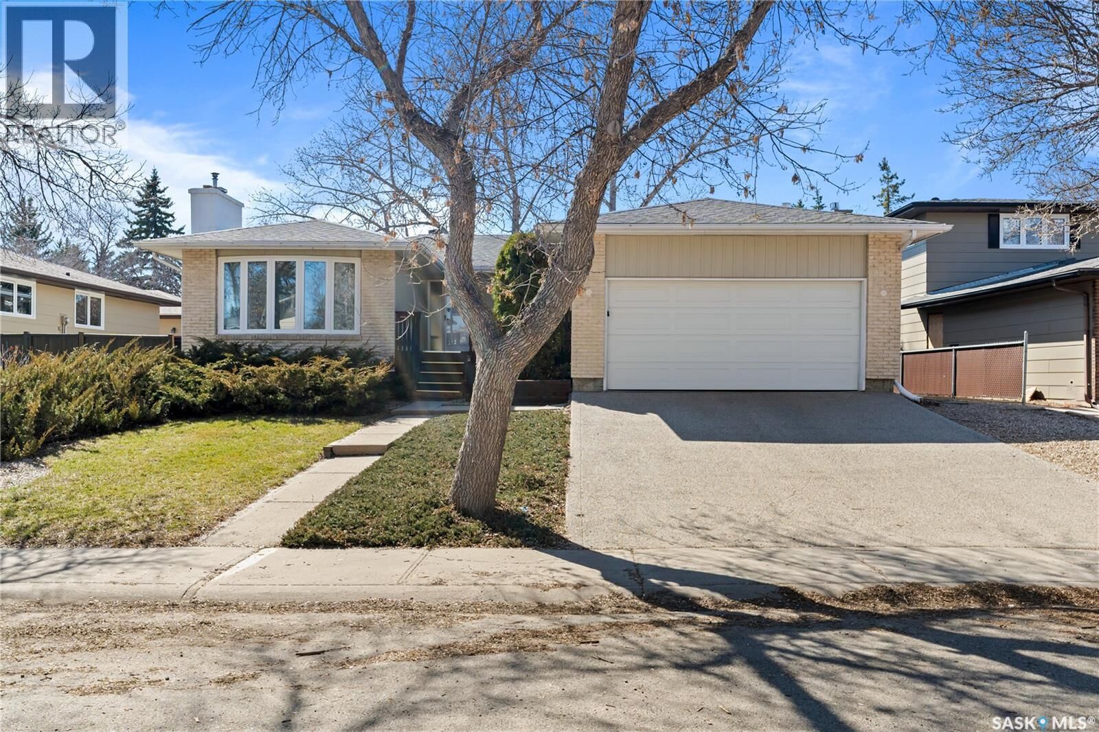 Property Photo:  6 Selkirk Crescent  SK S4S 6J4 